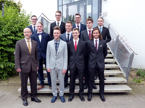 http://www.beruflichesgymnasium.de/pixlie/cache/vs_Abiturzeugnisse 2018_P1040321.JPG